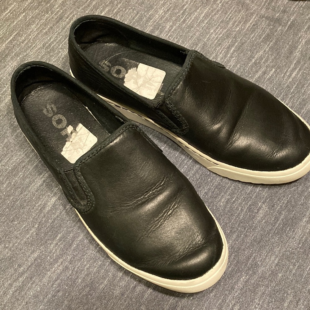 Sorel Black Leather Slip On Shoes Women’s 7.5